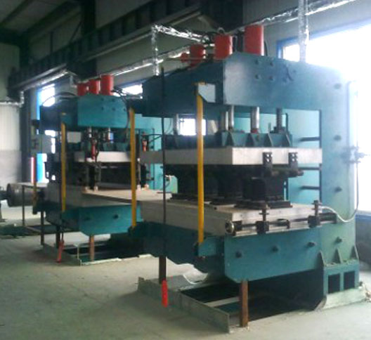 雙鄂式平板硫化機(jī)