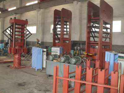 發(fā)泡硫化機車間