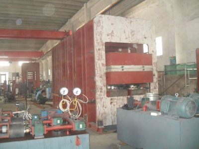 大型硫化機車間